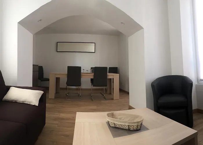 度假居 拉尔戈公寓 *